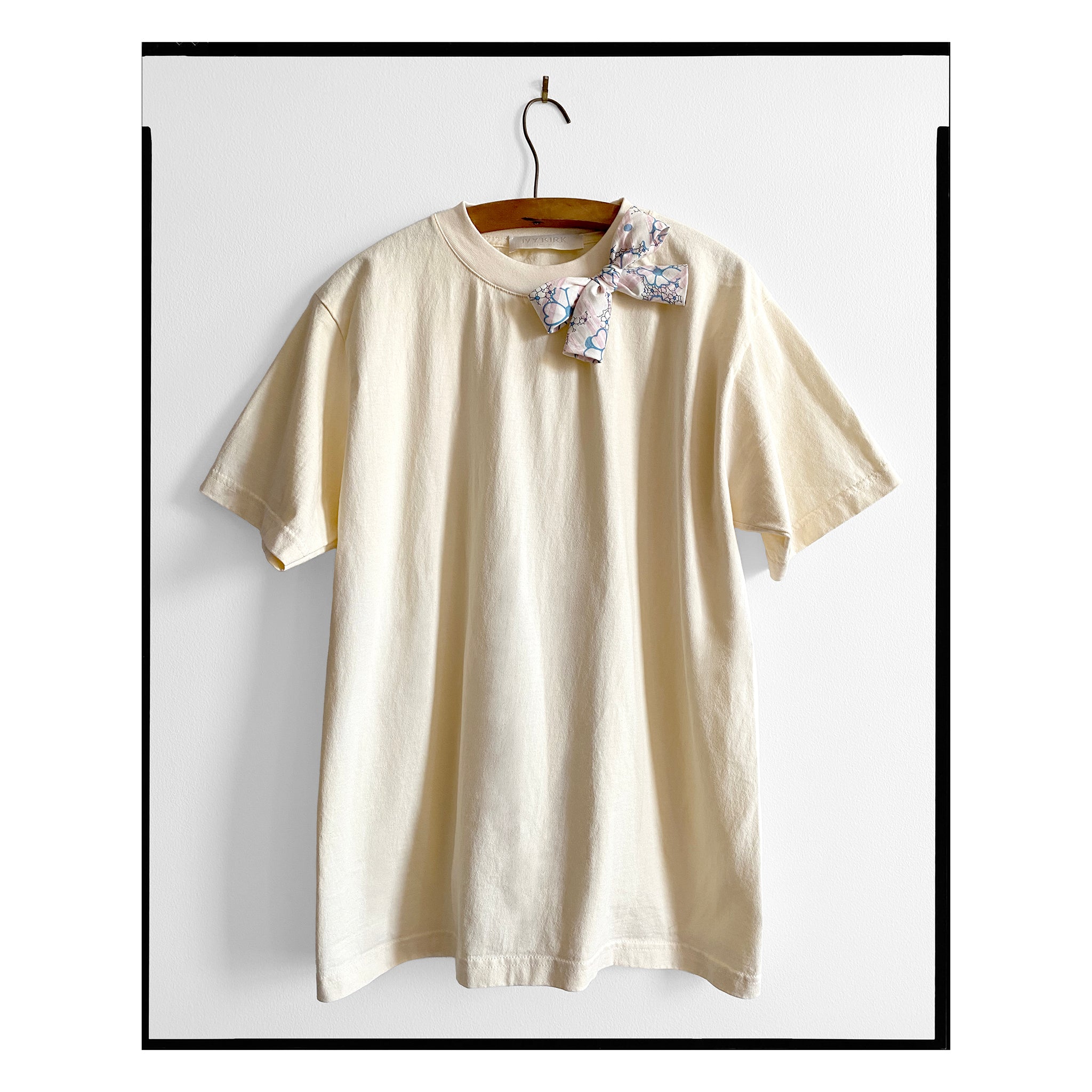 Daisy Single Bow Tee